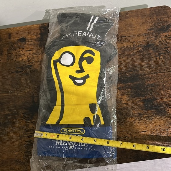 Vintage Planters Mr. Peanut Gold Measure Hand Oven Mitt - Picture 5 of 6